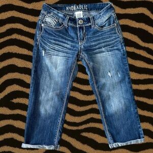 Hydraulic Medium Wash Distressed Low Rise Capri Jeans – Size 3/4